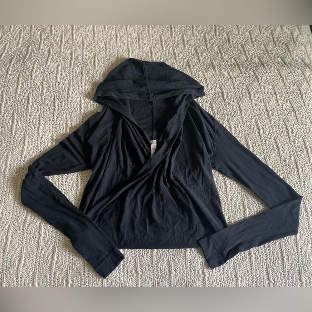 Lululemon Athletica serene motion wrap